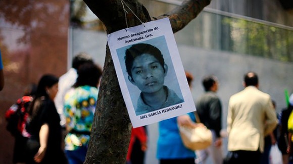 Ya hay diálogo con Encinas sobre los estudiantes de Ayotzinapa. Noticias en tiempo real