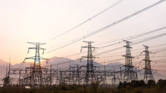 Gobierno acepta revisar contratos en sector energía. Noticias en tiempo real
