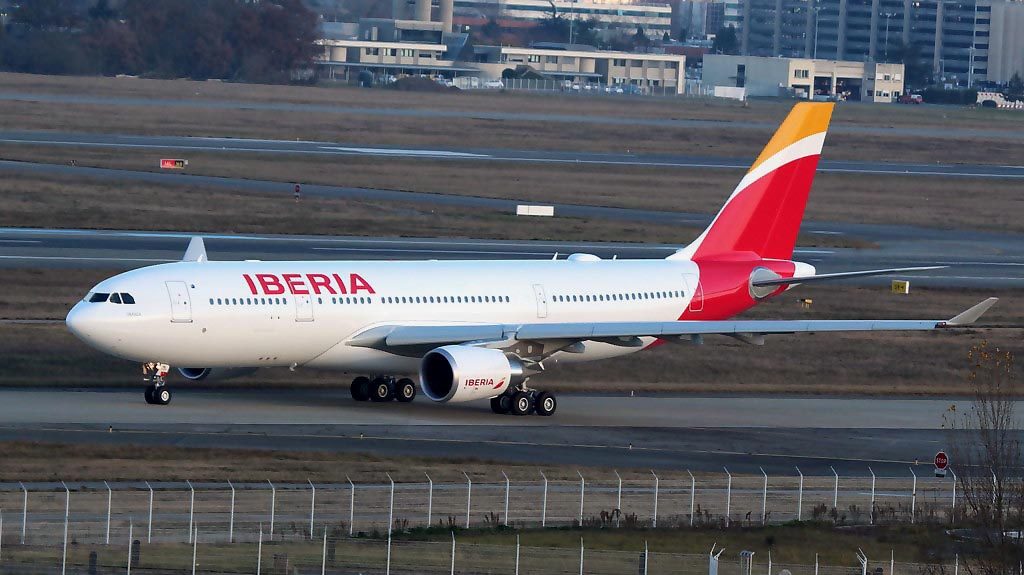 Viven 76 minutos de pánico por falla en avión de Iberia. Noticias en tiempo real