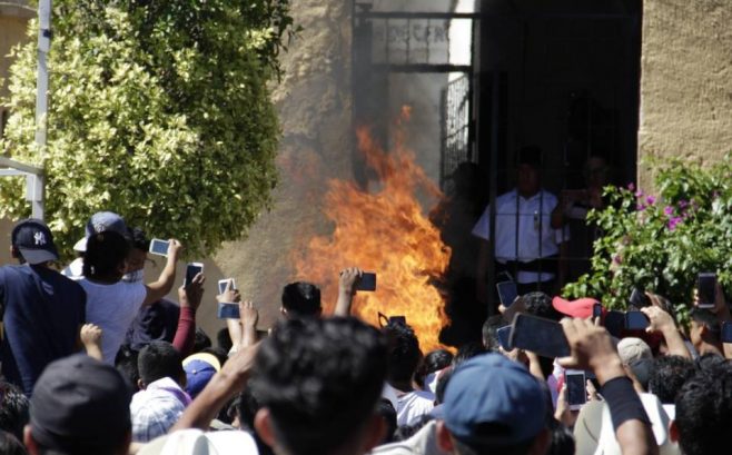 Queman vivos a dos hombres en Puebla acusados de ser “robachicos”. Noticias en tiempo real
