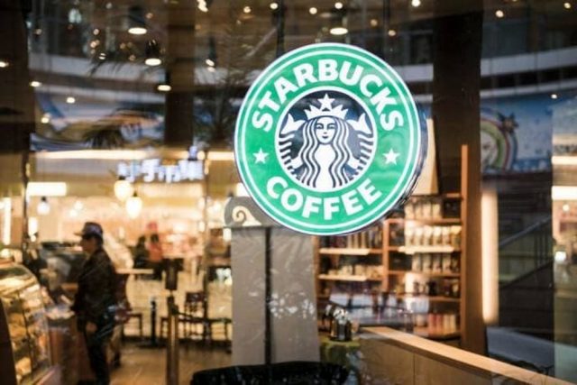 Banda asalta Starbucks con metralleta. Noticias en tiempo real