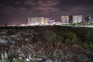 CANCUN, QUINTANA ROO, 23ENERO2016.- Ciudadanos que apoyan la causa Salvemos Manglar Tajamar han emprendido la tarea de montar guardias nocturnas que vigilen las acciones de depredación que la Fonatur ha emprendido en complicidad con autoridades de Quintana Roo y la protección de la Policía Federal. Han hecho un llamado a que más personas se sumen a esta vigilancia. FOTO: ELIZABETH RUIZ /CUARTOSCURO.COM