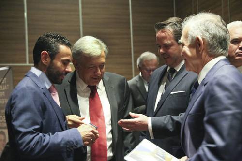 Andrés Manuel López Obrador se reunió en privado con miembros del Consejo de la Comunicación en el hotel Presidente, de Polanco, Ciudad de México