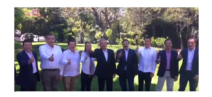 AMLO con los candidatos a gobernadores y la candidata a Jefa de Gobierno de la coalición "Juntos Haremos Historia"