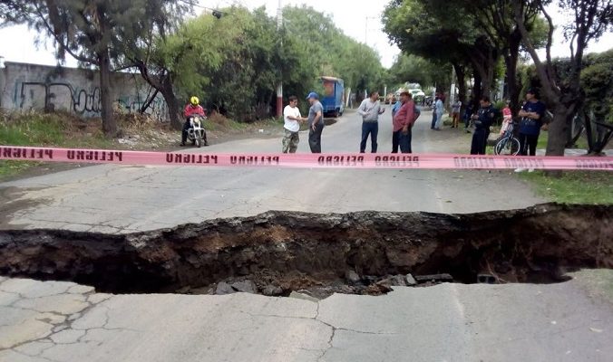 Viven en peligro habitantes de 162 casas por socavones y fallas. Noticias en tiempo real