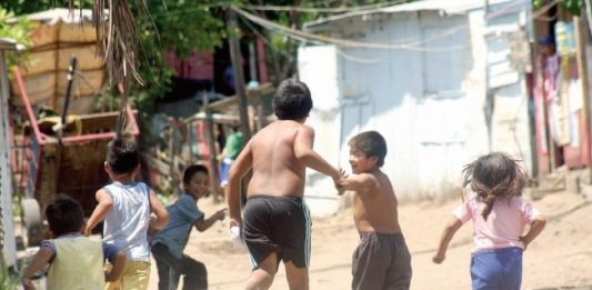 TEXTO ÍNTEGRO: La mitad de la POBLACIÓN en AL vive con CARENCIAS en EDUCACIÓN