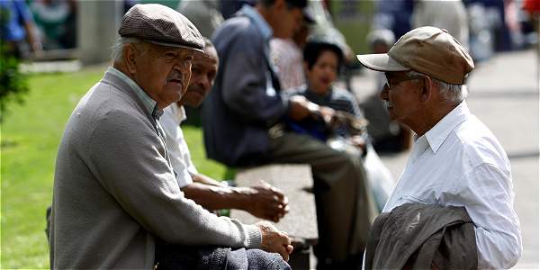 Cada vez más personas de la TERCERA EDAD en México. Noticias en tiempo real