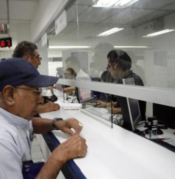 Nueva PENSIÓN a exFUNCIONARIOS del GOBIERNO está muy LEJOS de resolver CRISIS FINANCIERA del PAÍS