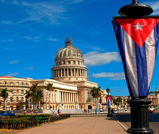 GOBIERNO de SHEINBAUM reactivó la impresión y envío de LIBROS de TEXTO a CUBA