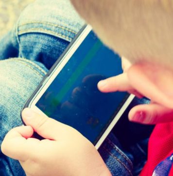 Uso excesivo de CELULARES provoca Crisis de SALUD; 1 de cada 3 JOVENES padece ‘ADICCIÓN’ a las PANTALLAS