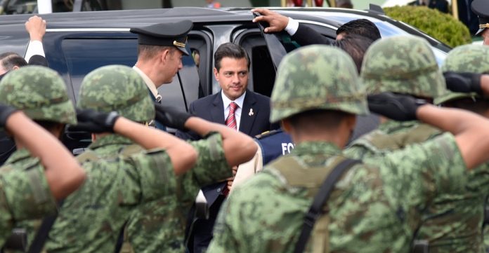 CIUDAD DE MÉXICO, 03OCTUBRE2017.- Enrique Peña Nieto, presidente de la República; encabezó el homenaje al aniversario del XXX Aniversario dela creación del Primer Cuerpo del Ejército. Durante el evento se resaltó la labor de ayuda del ejército durante los acontecimientos ocasionados por el sismo del 19 de septiembre.