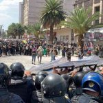 POLICIA-MANIFESTANTE FEMINISTA