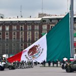 zocalo-desfile militar bandera