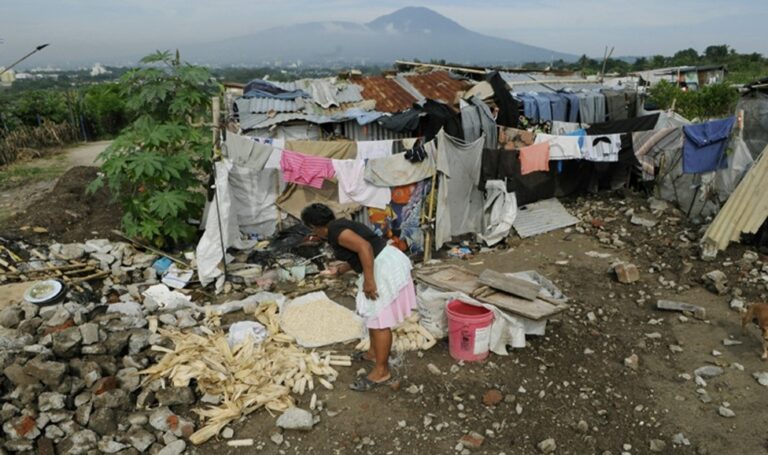 BM: ECONOMÍA GLOBAL padece ESTANCAMIENTO; más POBREZA, HAMBRE y DEUDAS de los Países