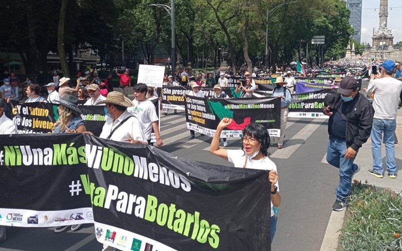 VIDEO: Personas marchan por LA PAZ en la capital ante el clima de ...