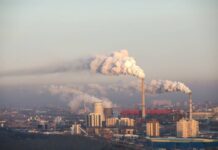 10 PAÍSES lideran la EMISIÓN de GASES CONTAMINANTES; esto GANAN por cada KILO de CO2 generado