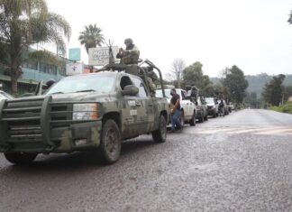 Dos COMUNIDADES de MICHOACÁN sufren tres días de ATAQUES ARMADOS