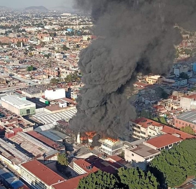 VIDEO: INCENDIO consume a una BODEGA de sandalias en la colonia Centro ...