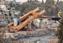 VIDEO: Captan la caída de una LANZADORA de DOVELAS encargada de realizar trabajos en el TREN INTERURBANO