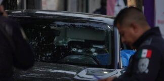 Camioneta de la Secretaria Particular de la Jefa de Gobierno, Clara Brugada, asesinada el 20 de mayo de 2025 Imagen de X
