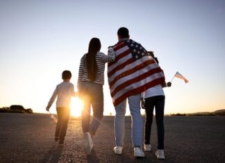 TEXTO ÍNTEGRO: INMIGRANTES de CENTRO y SUDAMÉRICA son la POBLACIÓN más GRANDE en EE.UU
