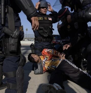 MÁS Migrantes FALLECEN en el MEDITERRANEO, mientras que en EE.UU mueren en custodia del ICE