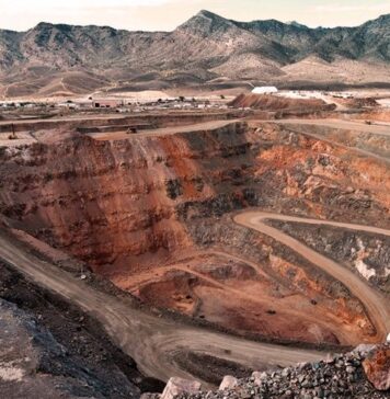 GRUPOS CRIMINALES obligan a distintas Empresas MINERAS a SUSPENDER sus OPERACIONES