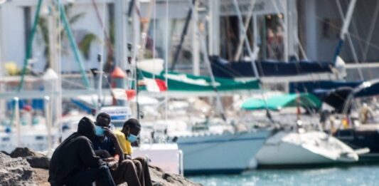 Arribo de MIGRANTES a EUROPA pone en peligro el suministro Alimentario, Servicio y Economía
