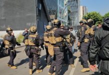 VIDEO: POLICÍAS y EXTORSIONADORES desatan BALACERA en colonia Juárez por operativo