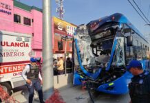 VIDEO: TROLEBÚS elevado CHOCA contra una ESTACIÓN en CHALCO