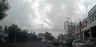 VIDEO: AUTOMOVILISTA EMBISTE y ARRASTRA a MOTOCICLISTA en Tultitlán, EDOMEX