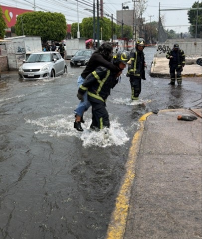 TLAHUAC-FUGA AGUA