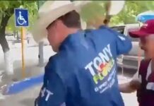 VIDEO: MUJER lanza AGUA contra «Tony» Flores, candidato del PT a diputado en COAHUILA