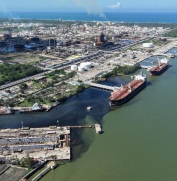 Otro DERRAME de PEMEX, ahora la fuga ocurrió en el RÍO PÁNUCO y se desplaza por el GOLFO de MÉXICO