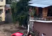 VIDEO: FUERTES LLUVIAS en QUERÉTARO provocan que un automóvil sea ARRASTRADO