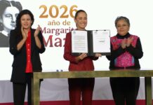 SHEINBAUM firma DECRETO para FORTALECER la TRANSPARENCIA