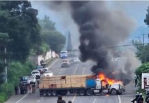 VIDEO: ENFRENTAMIENTO ARMADO deja un MUERTO y BLOQUEOS en MICHOACÁN