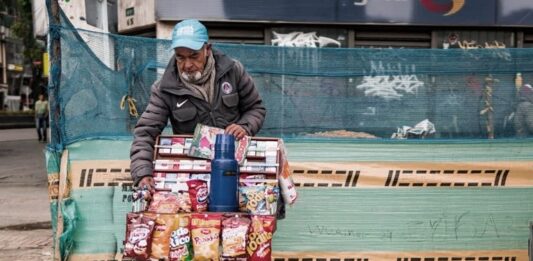 Informalidad y el Envejecimiento ponen BAJO PRESIÓN a los PENSIONADOS en LatinoAMÉRICA