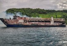 VIDEO: Al menos cinco MUERTOS y 87 DESAPARECIDOS por el INCENDIO de un FERRY en Filipinas