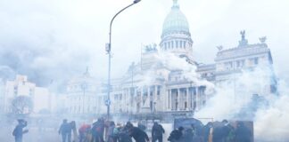 VIDEO: PAÍSES registran PROTESTAS y REPRESIÓN contra ESTUDIANTES y MAESTROS
