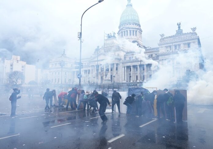 PROTESTA-ARGENTINA-ESTUDIANTES